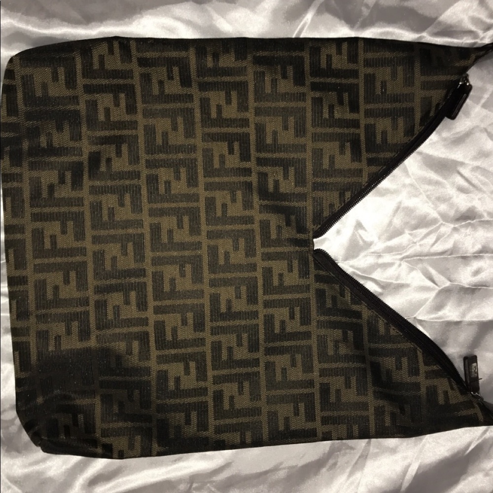 Fendi hobo purse in new condition no stains/rips